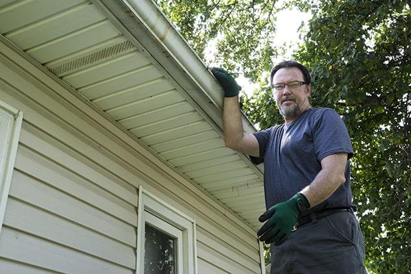 Gutter Cleaning of Union office